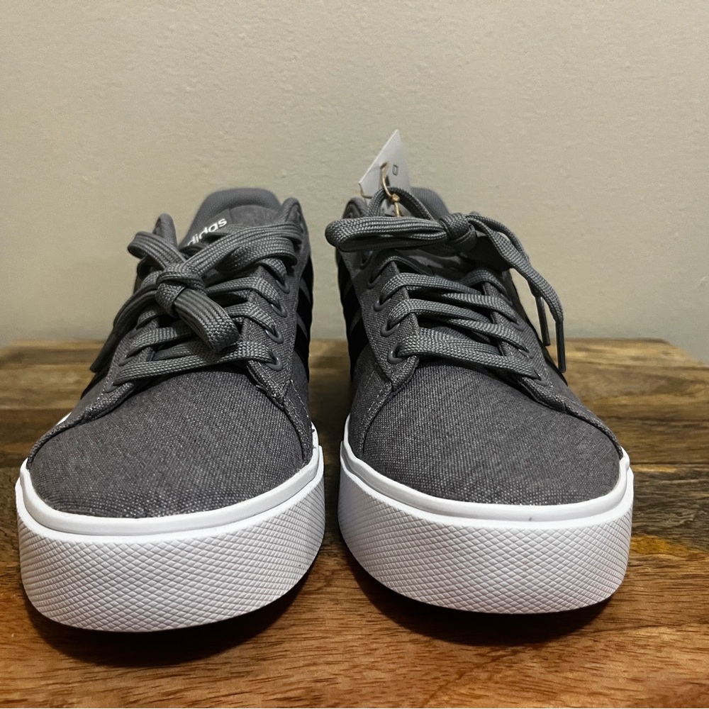 BNWT Adidas 4.0 unisex light gray sneakers 8.5W/7.5M